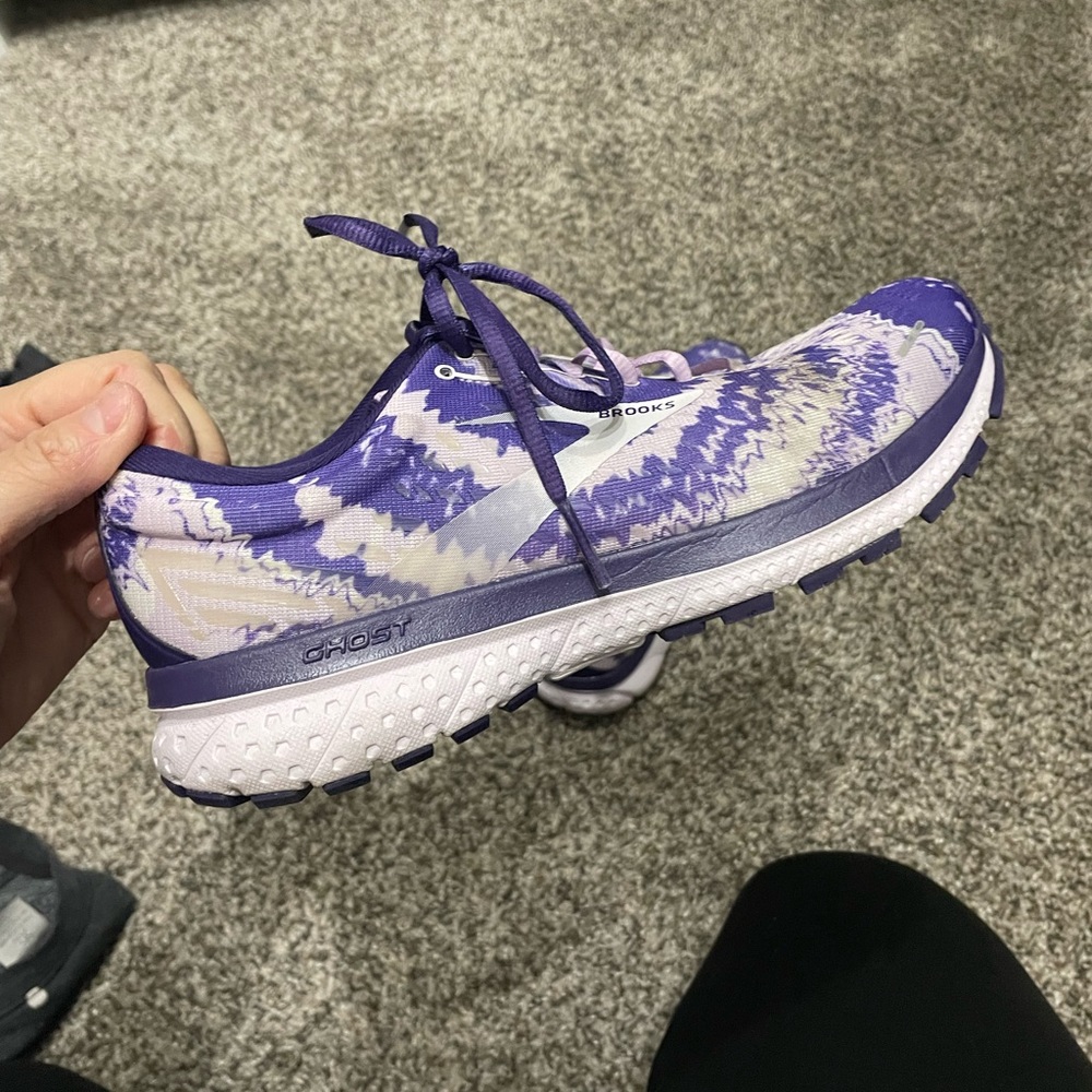 Womens Brooks ghost Size 10.